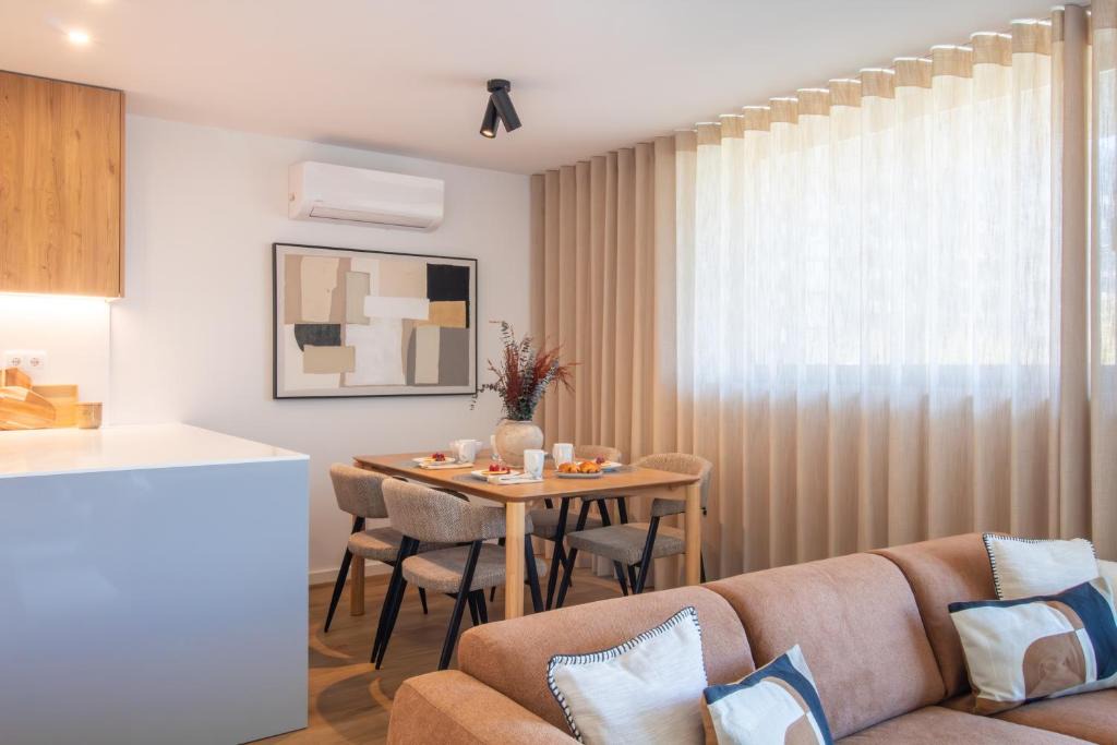 Leca da Palmeira Apartment | Stylish 2BR in Leça with AC by LovelyStay
