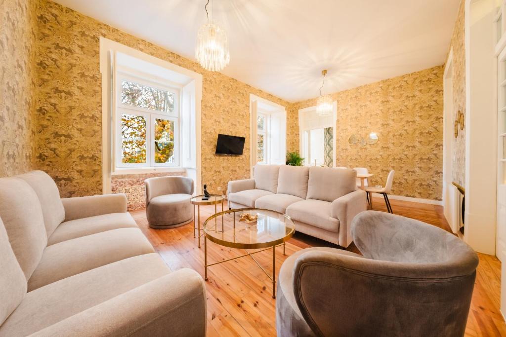 Chiado Apartment | Stylish Central Lisbon 5BR Apartment