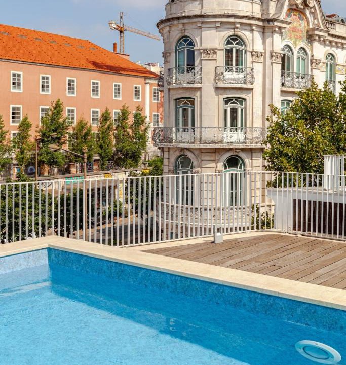 Mouraria Apartment | Stylish Retreat with Rare Rooftop Pool 2BR,2BA