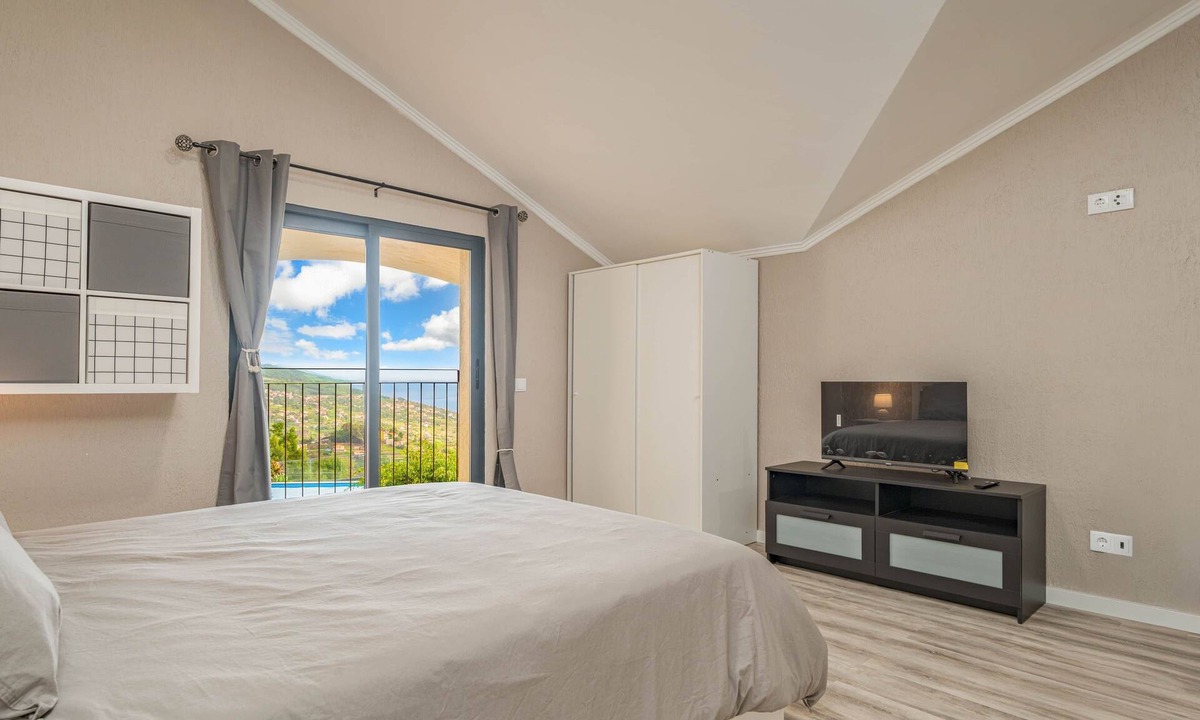 Gaula Villa | Suite 4 - Private Veranda with Ocean view