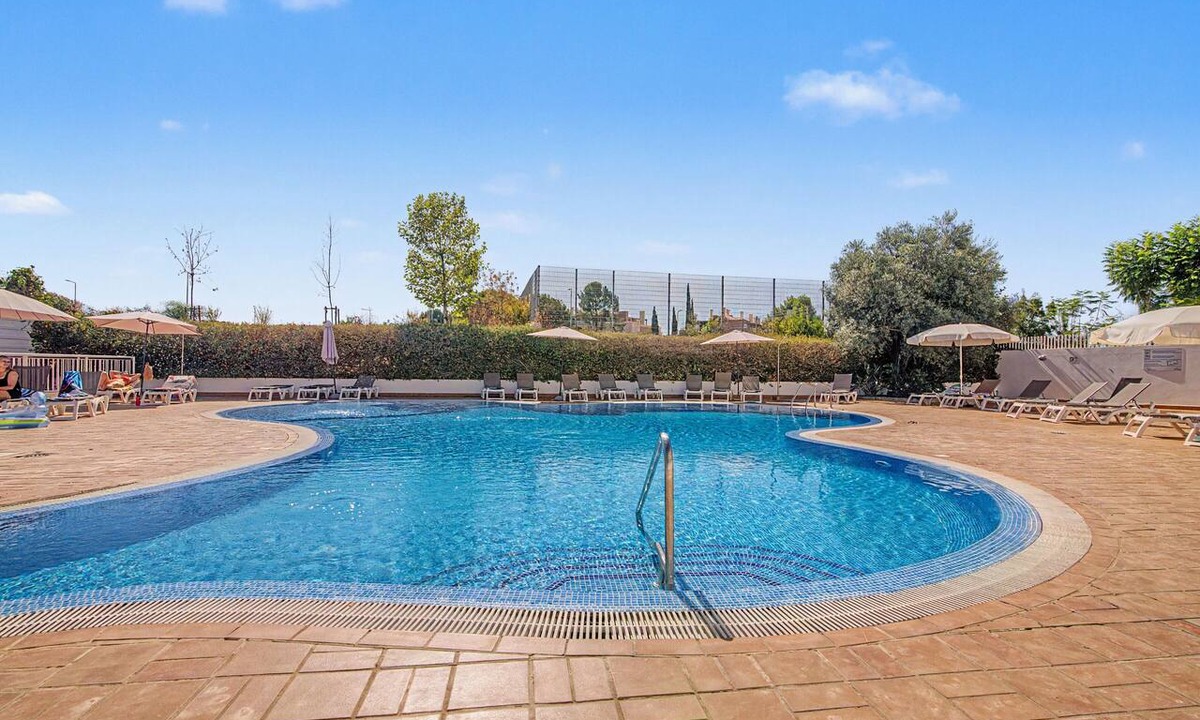 Cabanas House | Sunny 2-Bedroom Apartment in a Gated Community with Pool, 5 Minutes from the Beach