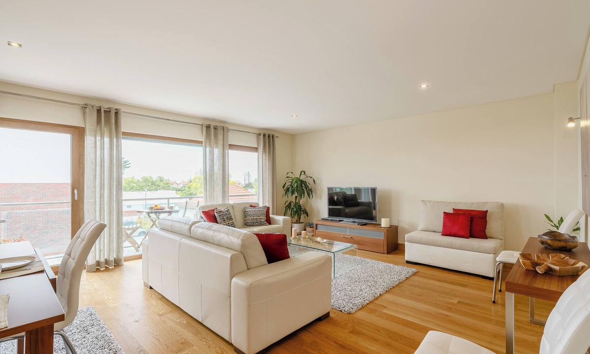 Cascais Apartment | Sunny Central Luxury, 2 bedroom/2WC, garage, don't need car, 8 min walk beach