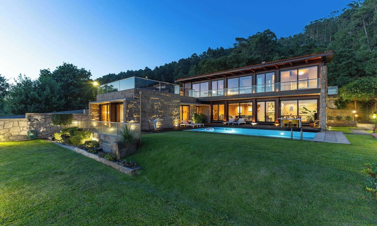 Carreco House | Sunrise Escape with Pool by Portugal Active