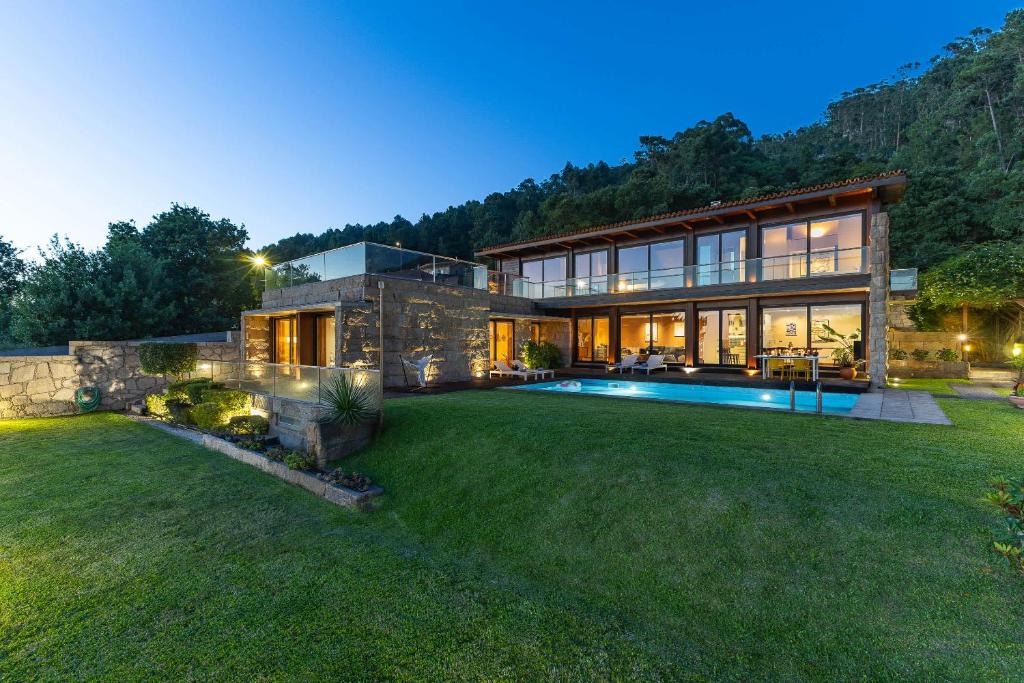 Carreco House | Sunrise Escape with Pool by Portugal Active