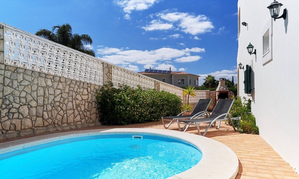 Lagoa House | Sunset Villa: Tranquility, Beach, and Private Pool in a Beautiful Setting