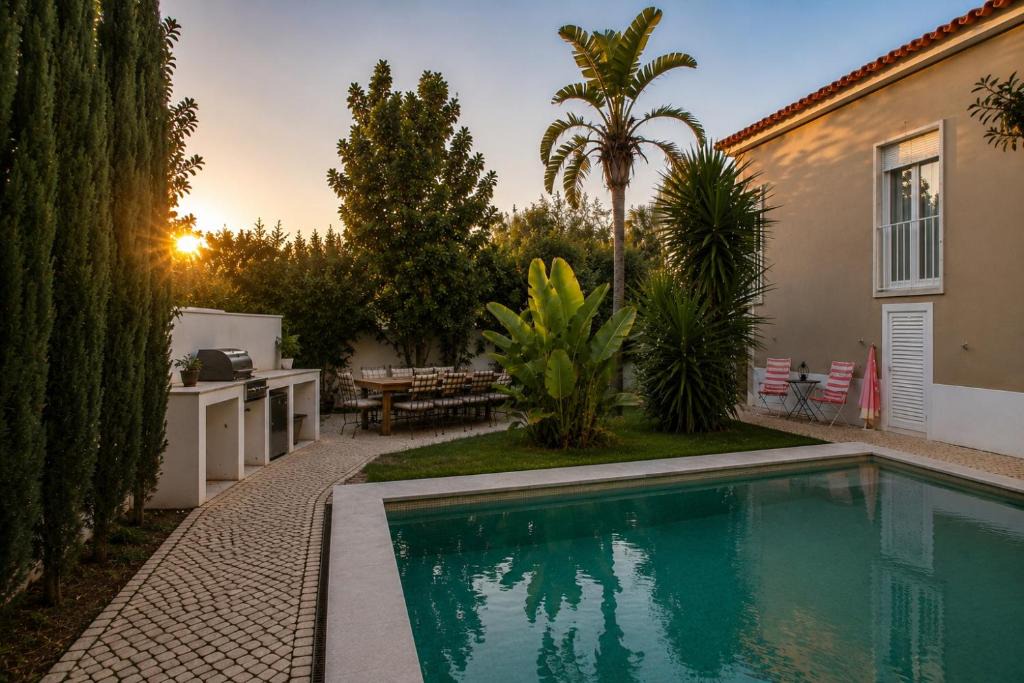 Vila Nogueira de Azeitao House | Sunshine Guesthouses Sleeps 6 Parking