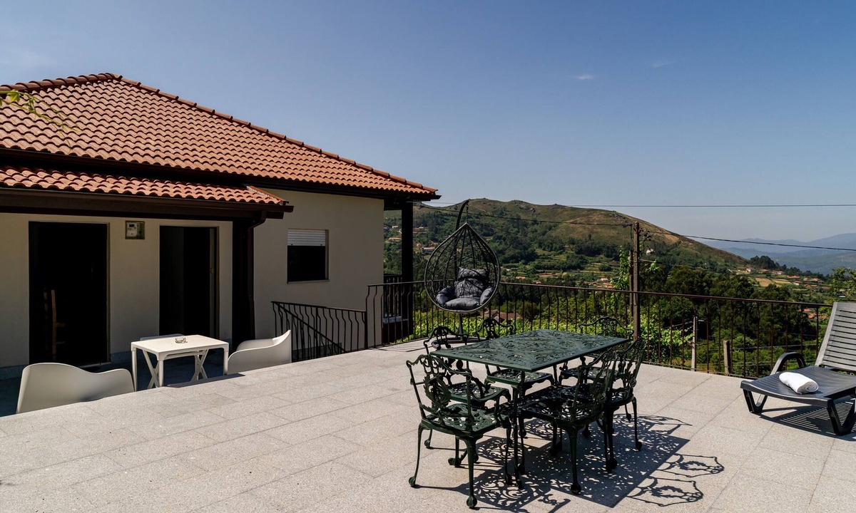 Ponte da Barca Apartment | Superior Apartment with Mountain View, Shared Garden, and Wi-Fi Access