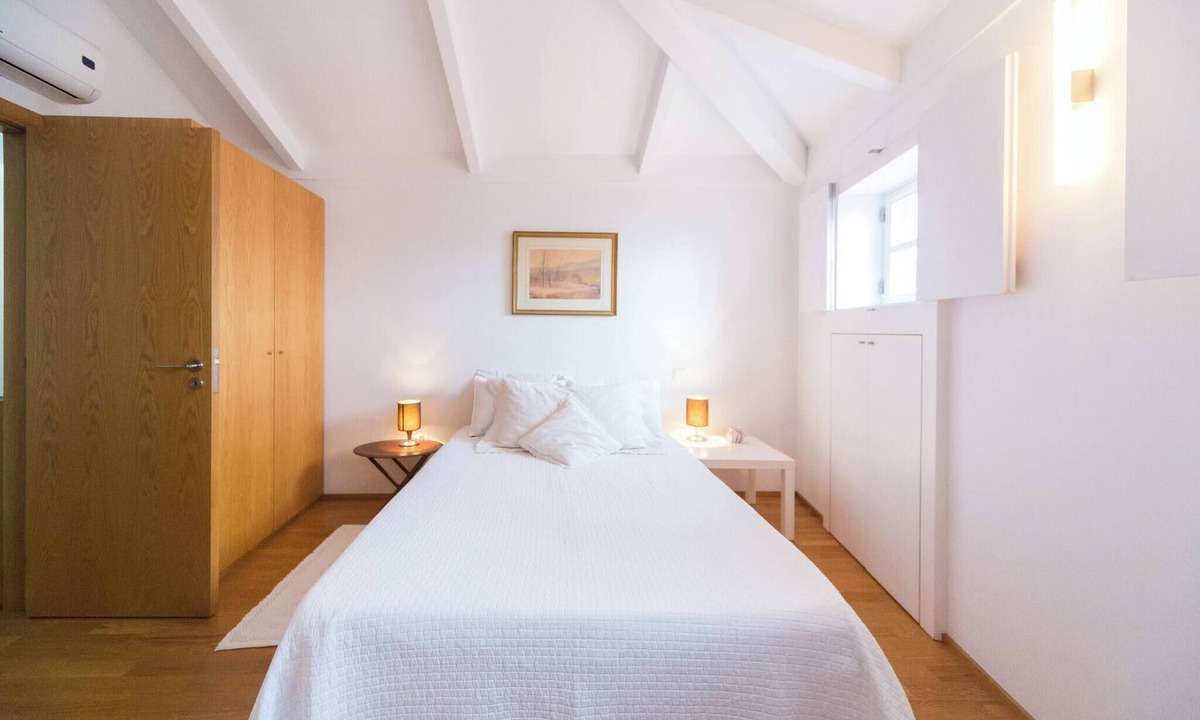Monserrate House | T2 Duplex in the City Center - View to Gil Eanes boat