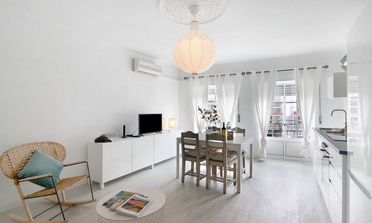 Tavira Apartment | Tavira Light and Cozy Apartment with Balcony, Wi-Fi and Air Conditioning