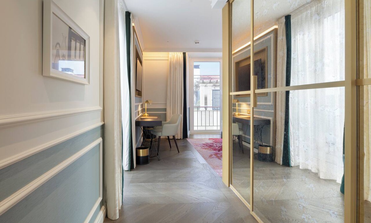 Santos Hotel | The Emerald House Lisbon, Curio Collection By Hilton