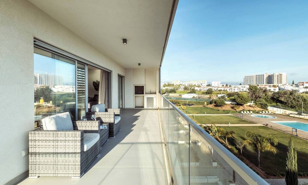 Correeira Apartment | The Green Escape – Albufeira Poolside Retreat