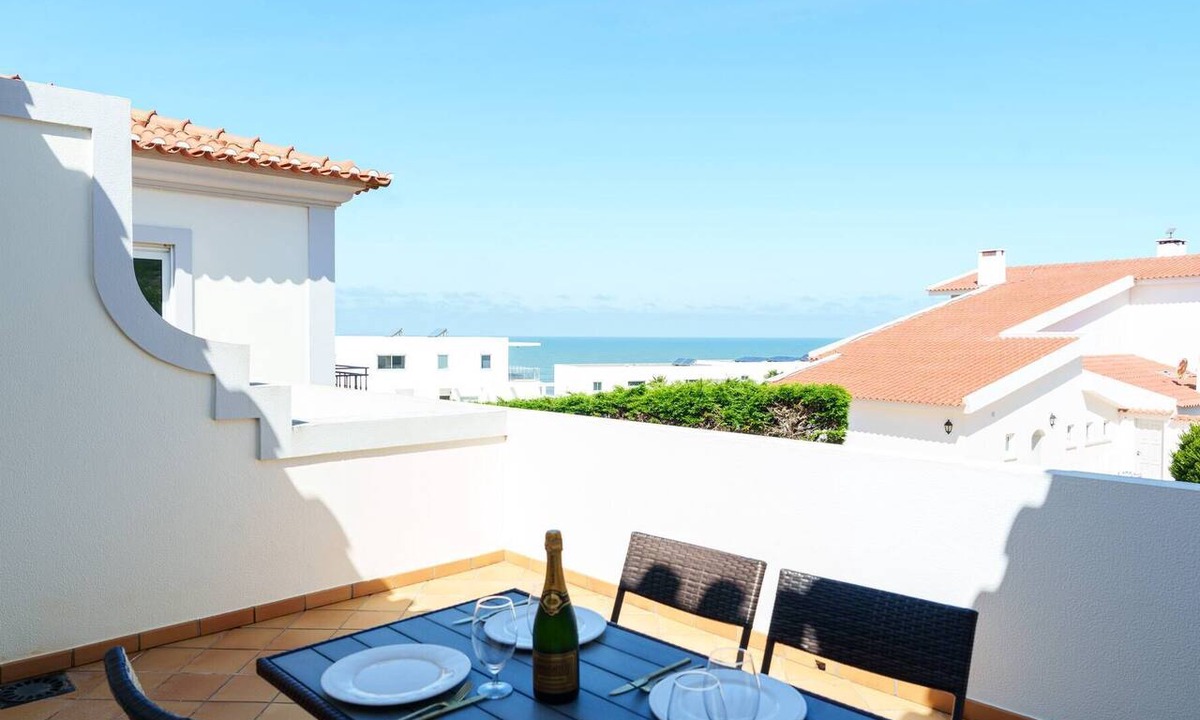 Praia del Rei Apartment | The Lazy Sunbathers, sea view and pool
