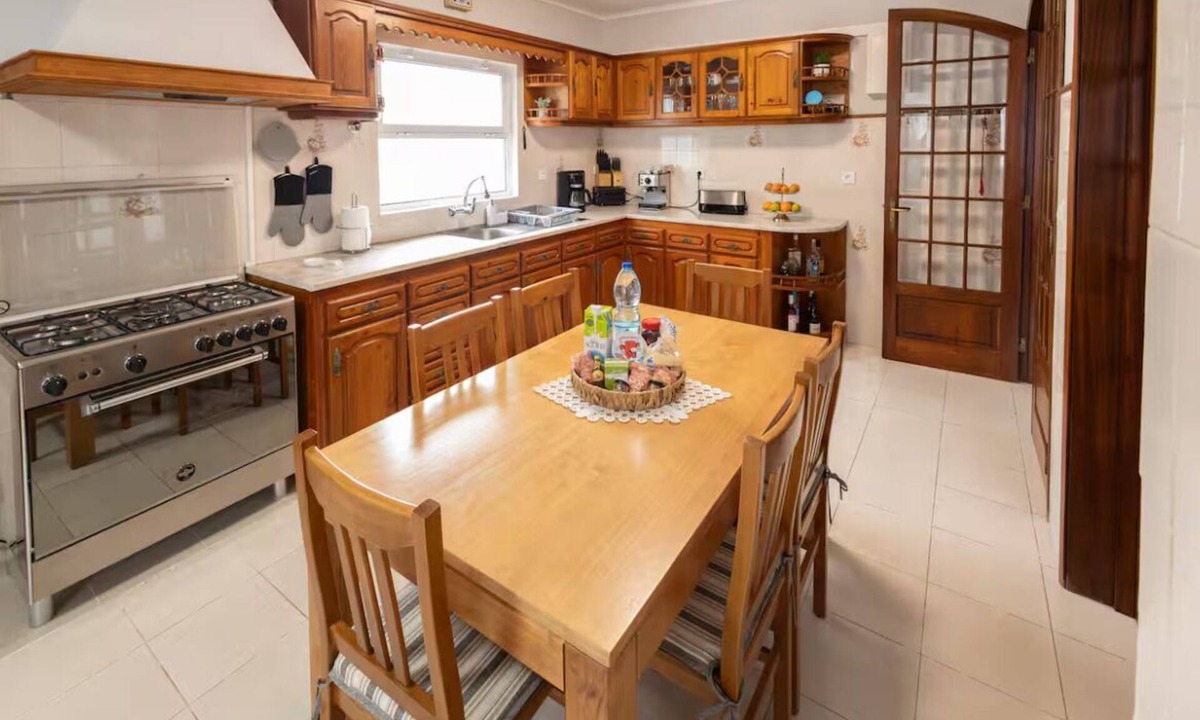 Capelas House | The Ship's House