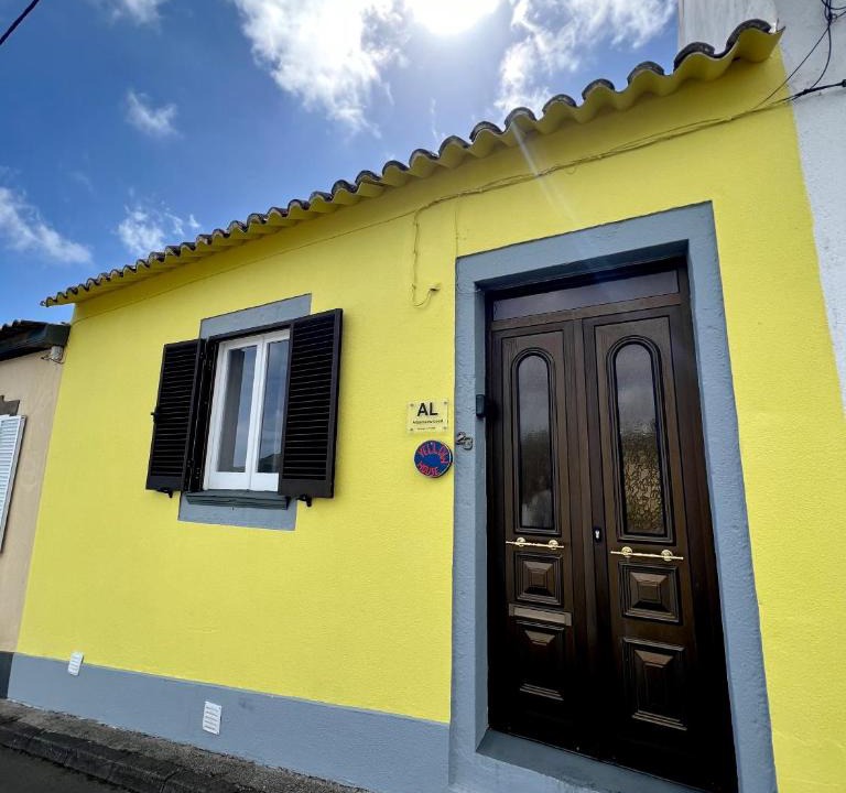 Nordeste House | The Yellow House