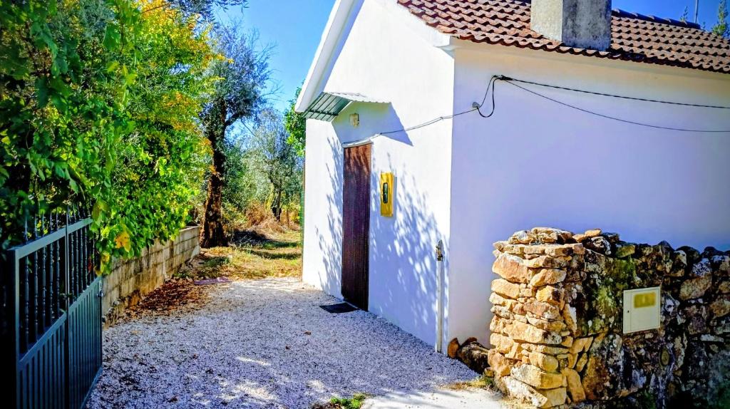Pedrogao Pequeno House | Tiny Cottage