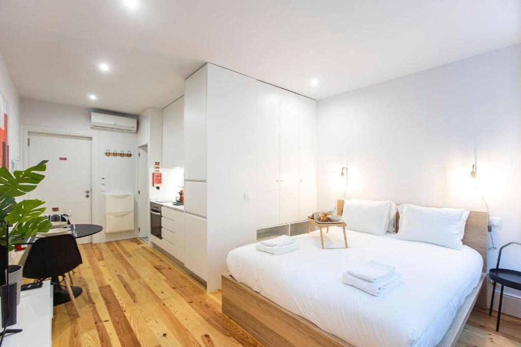 Bonfim Apartment | Trendy Vintage Downtown by LovelyStay