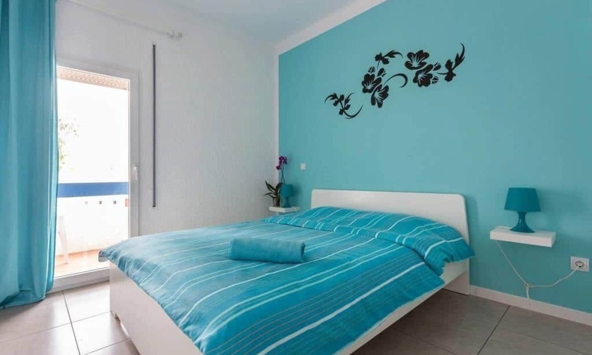Oura Apartment | TURQUOISE- apartment 2-3 min from beach & strip