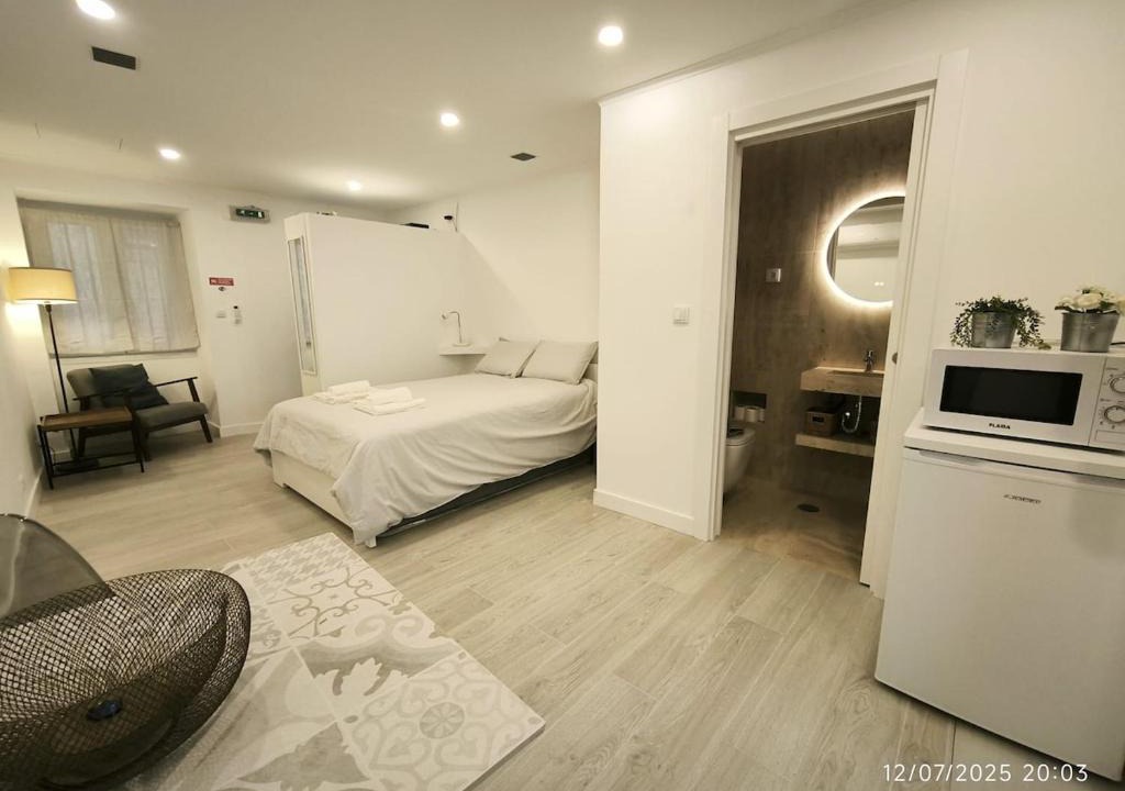 Sao Cristovao e Sao Lourenco Apartment | TVM simple studio in old Lisbon