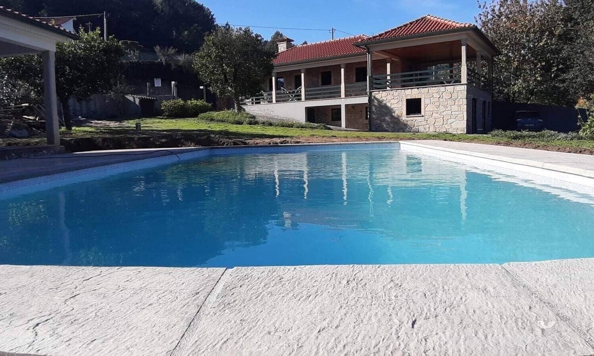 Valenca House | Typical house with a swimming pool