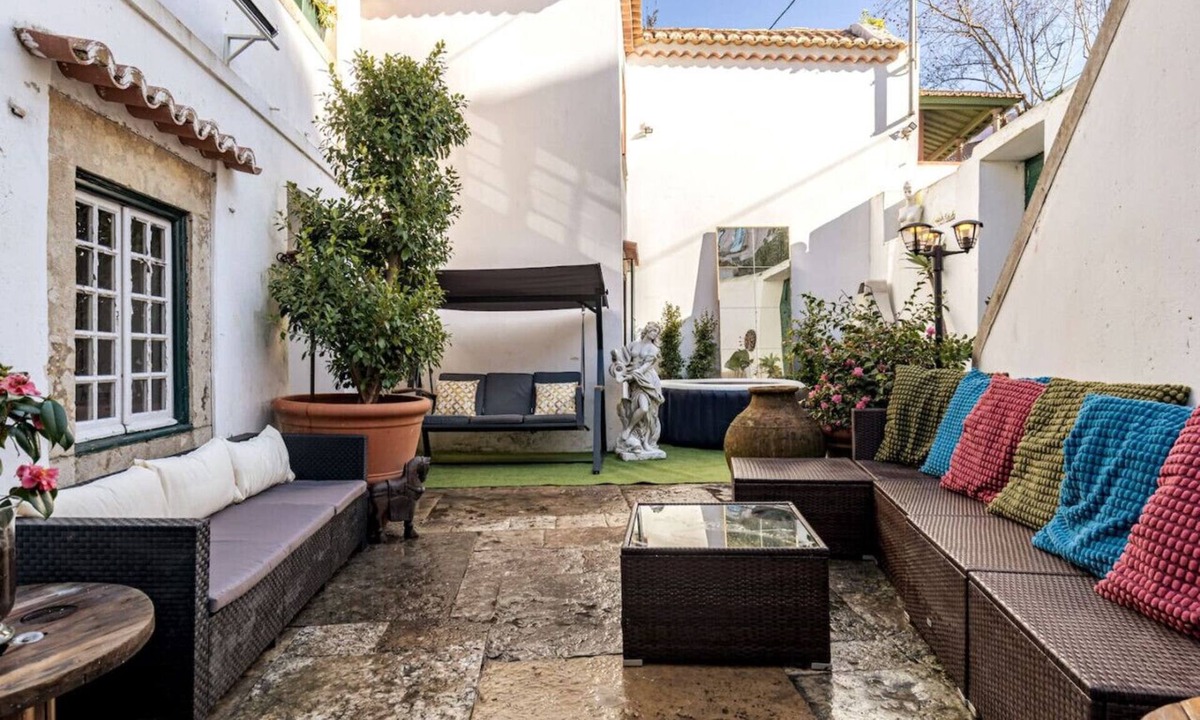 Sintra House | Unique Tiny Smart Home w/ Private Garden & Jacuzzi