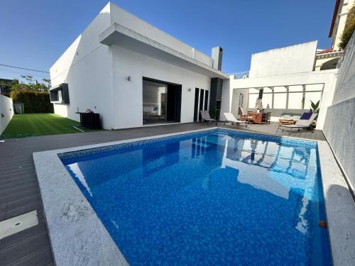 Corroios Villa | Valadares Pool Villa