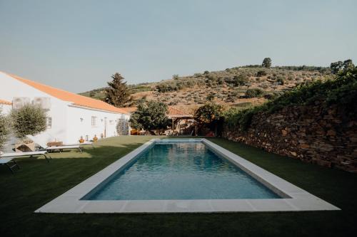 Sao Joao da Pesqueira Villa | Valadouro Dona Adelaïde With a Pool