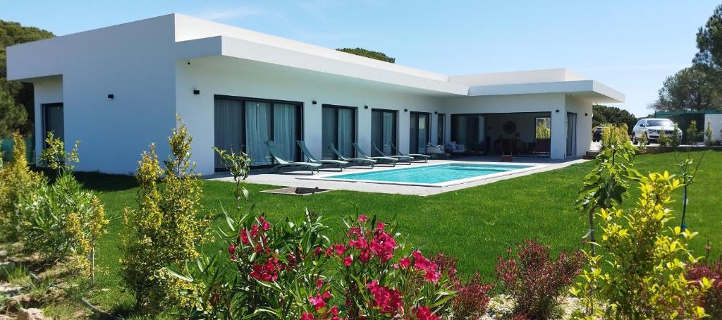 Vilamoura Villa | Valverde 3 Villa, Vilamoura, Algarve, only 5 minutes from Marina, Golf and Beach