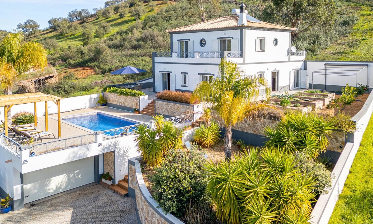 Fonte do Bispo Villa | VILLA SERENA, Morenos