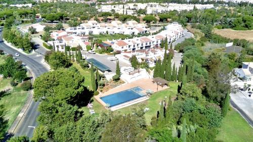 Aldeia do Golfe Villa | Vilamoura Club Villa 3 With Pool by Homing