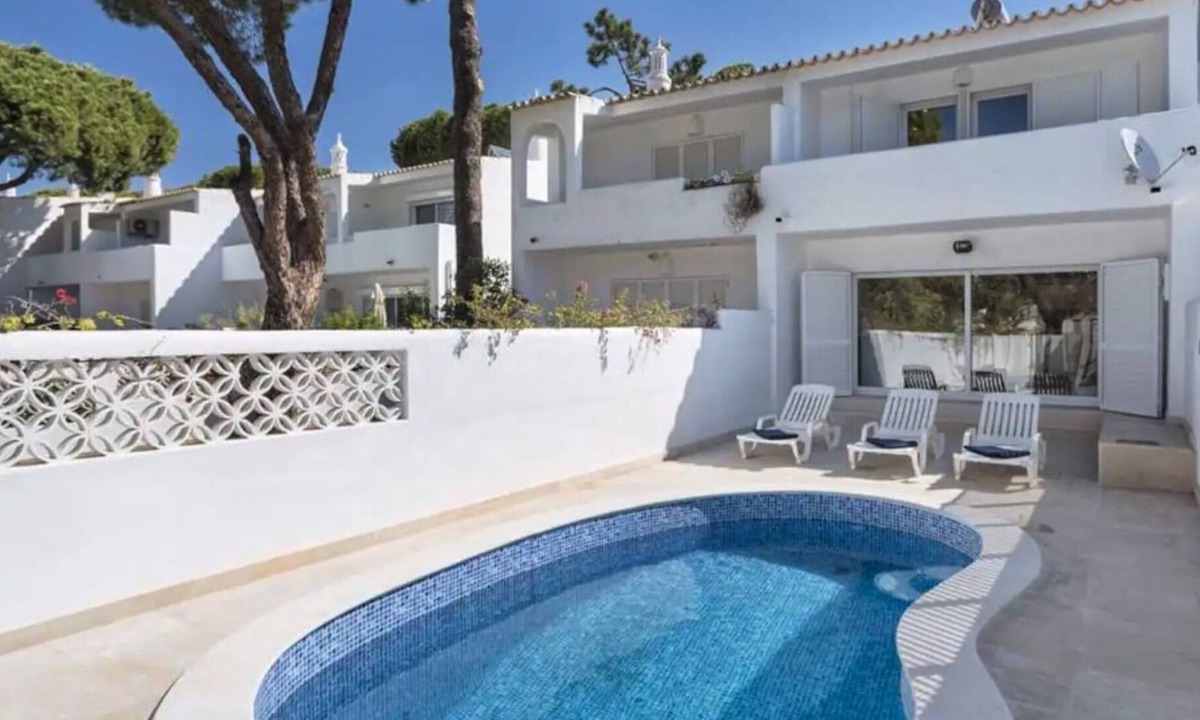 Vale do Garrao Villa | Villa 'Alisha's' with Private Pool, Wi-Fi and Air Conditioning