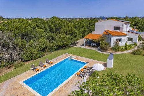 Caramujeira Villa | Villa Amoreira by Villa Plus