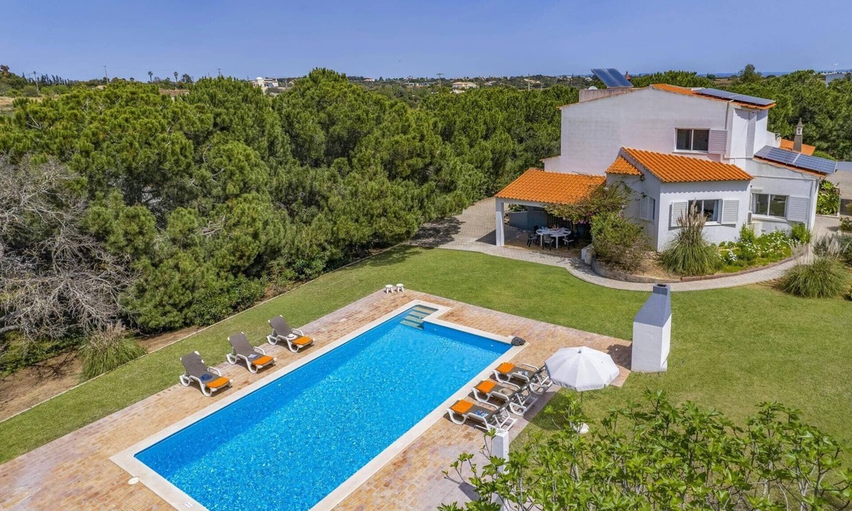 Caramujeira Villa | Villa Amoreira by Villa Plus