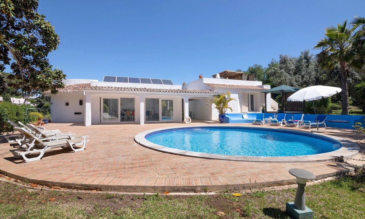 Branqueira Villa | Villa 'Blue Pearl 53' with Private Pool, Wi-Fi and Air Conditioning