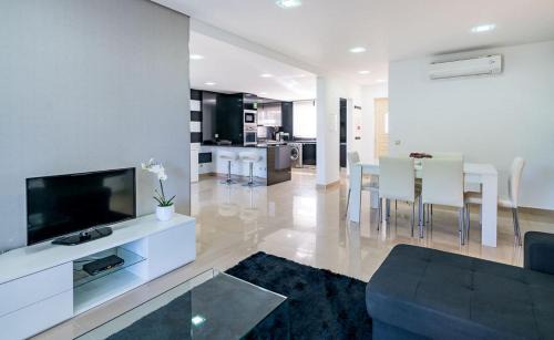 Castelo House | Villa Cantinho by Intiholidays