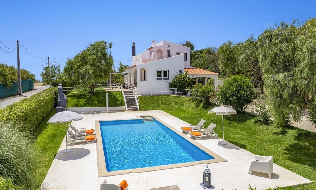 Caramujeira Villa | Villa Casa Pimenteira by Villa Plus
