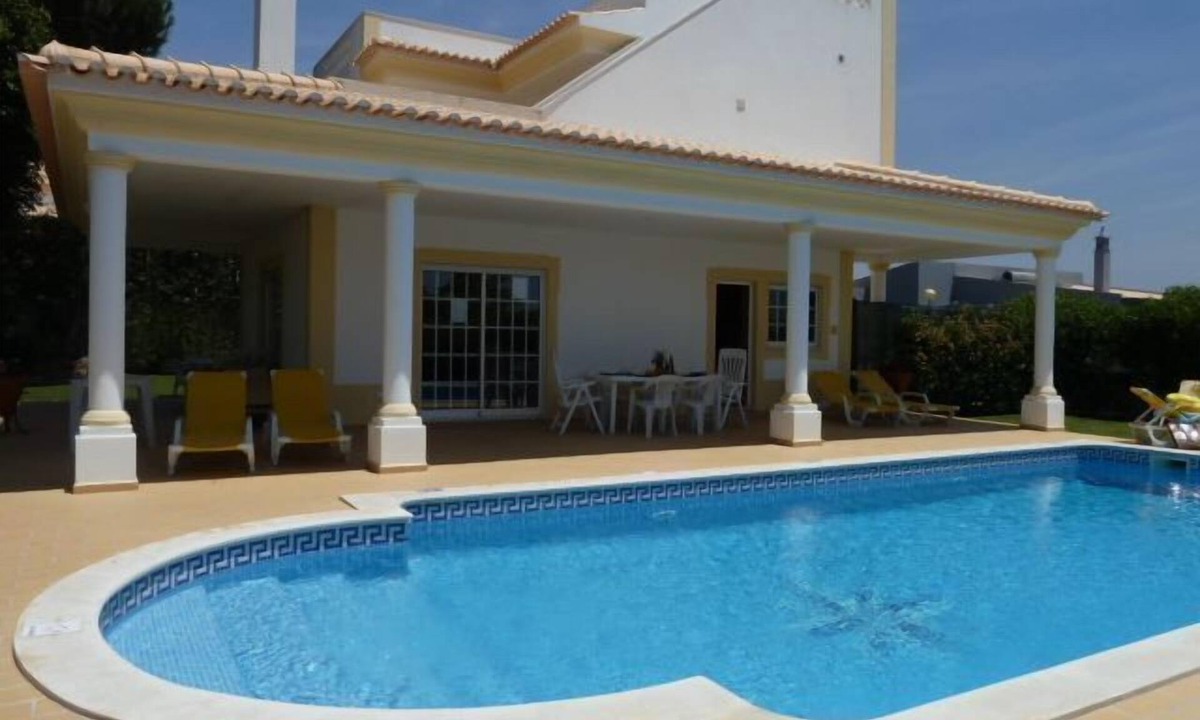 Branqueira Villa | Villa Estrelicia, Albufeira. A/C Quality, Very Private, 5 Bedroom Luxury Villa. For 10-12 persons