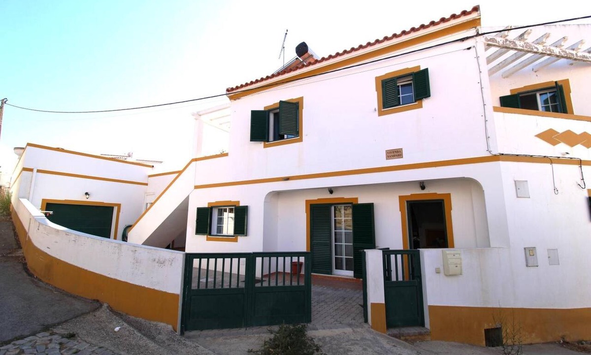 Junqueira Villa | Villa 'Grandvale' with Private Terrace, Wi-Fi and Air Conditioning