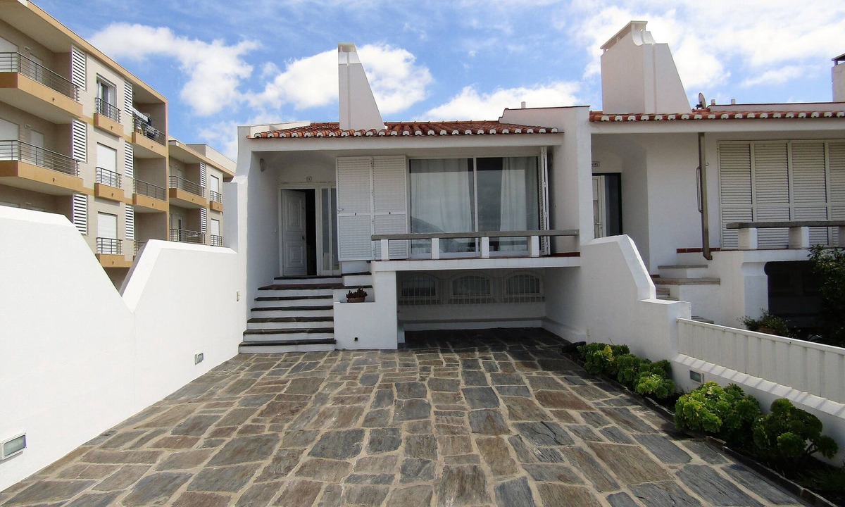 Nazare House | Villa in front of the sea