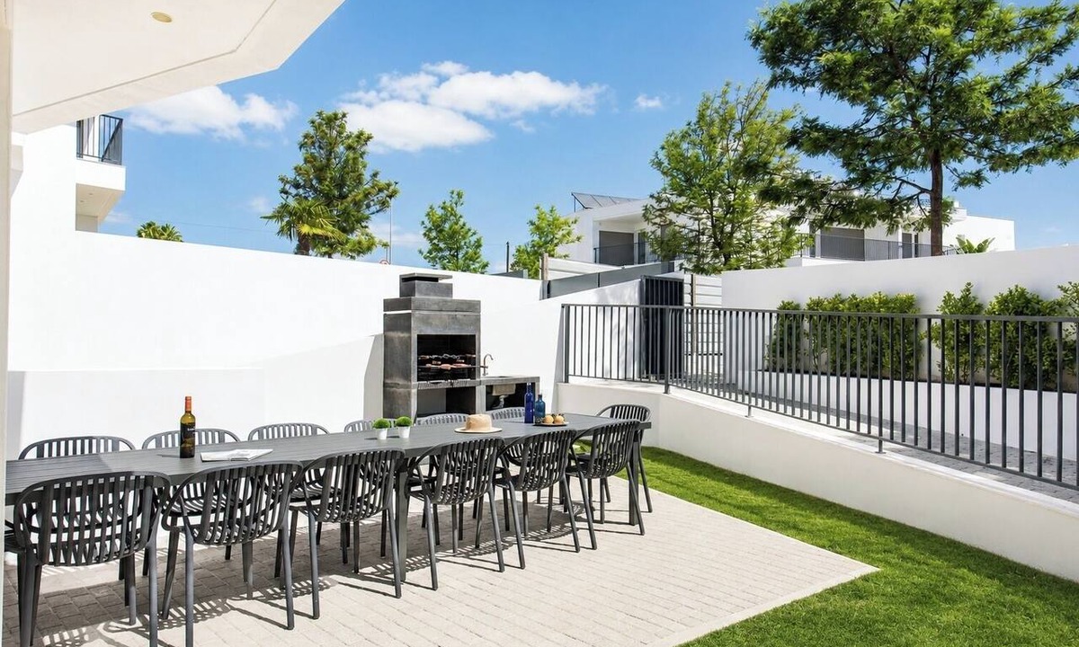 Meia Praia Villa | Villa Lilas: 8 Bed Central Albufeira Pool Villa