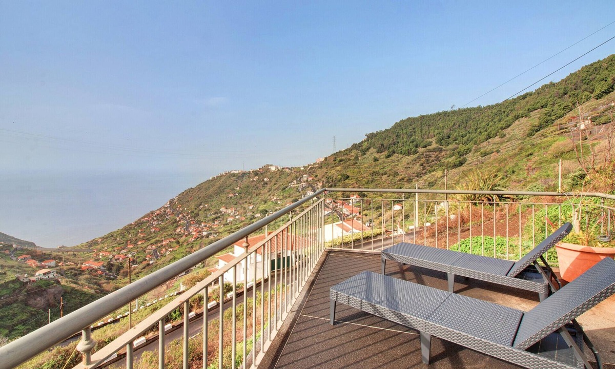 Campanario House | Villa Liliana Holiday Home – Sea View, Terrace & 3 Balconies in Madeira
