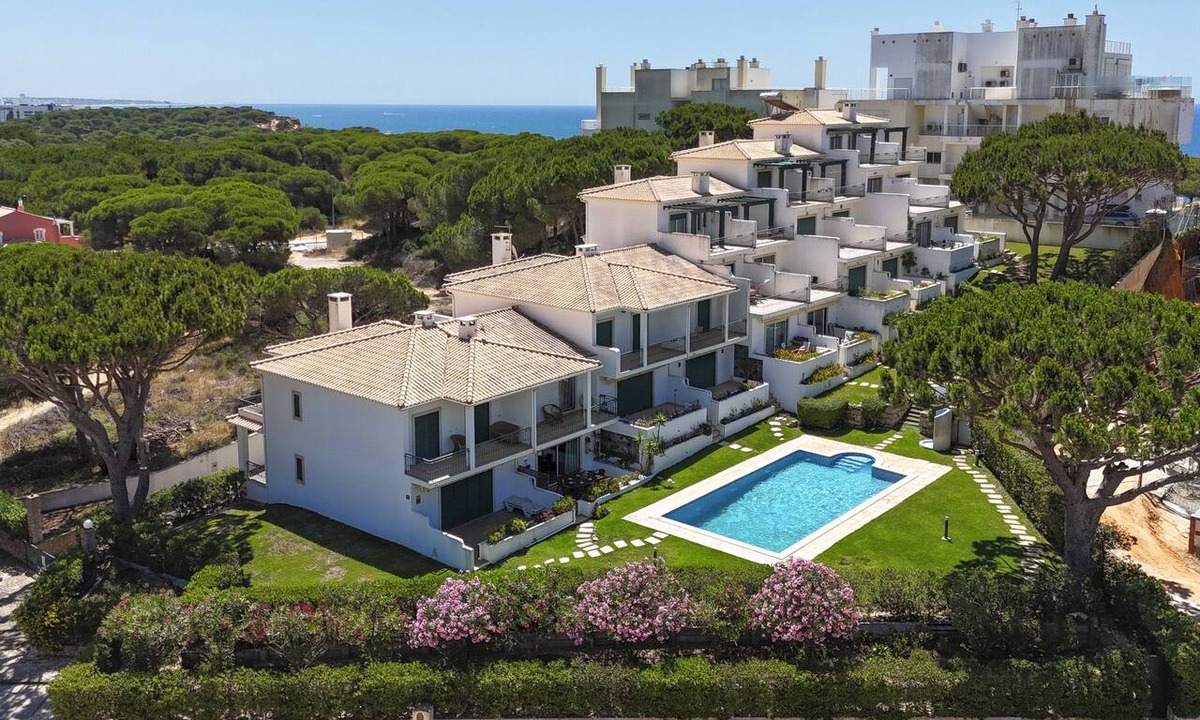 Aldeia das Acoteias Ski Chalet | Villa Moises - an excellent property 500 mts from the famous Falésia beach
