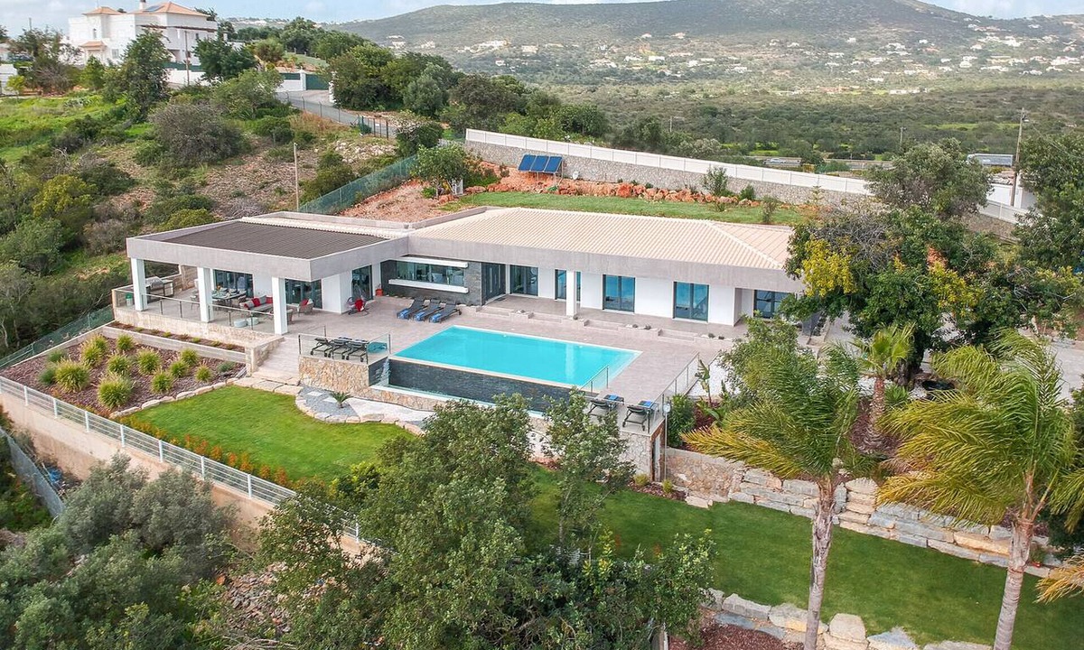 Almancil Villa | Villa Monroy | 4 Bedrooms | Modern | Panoramic