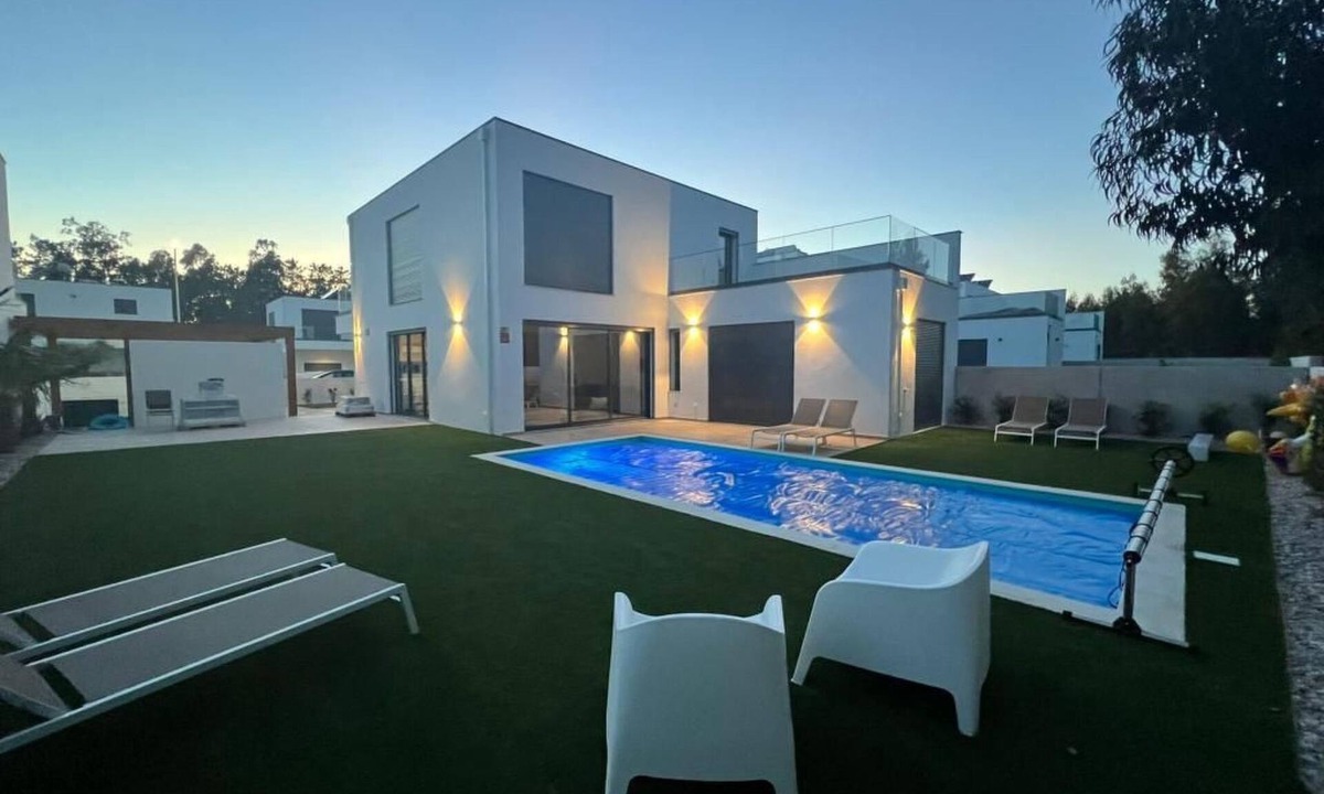 Sao Martinho do Porto House | Villa Pampelonne by Interhome
