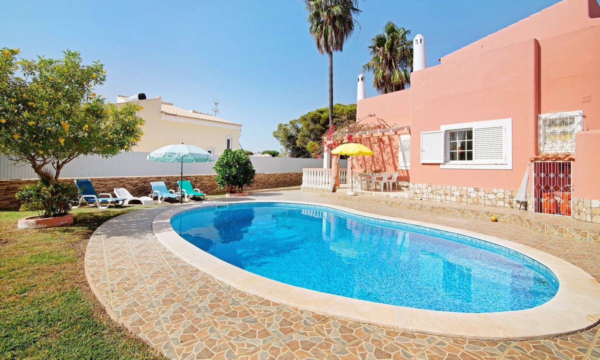 Vale Navio Villa | Villa 'Paraíso' with Private Pool, Wi-Fi, and Air Conditioning