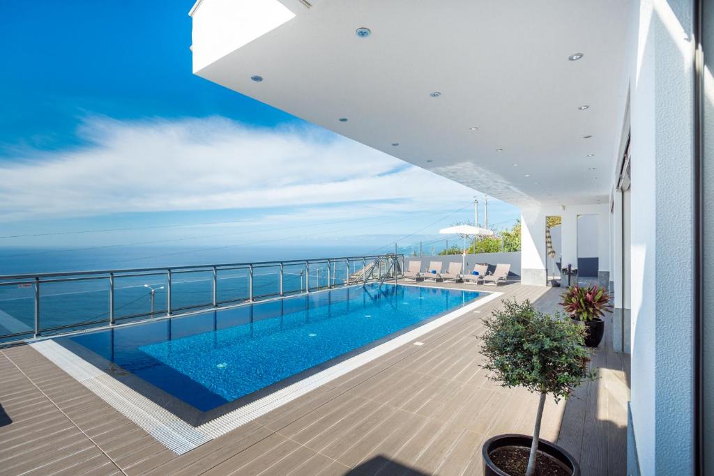 Paul do Mar House | Villa São Lourenço - Oceanview Haven by LovelyStay