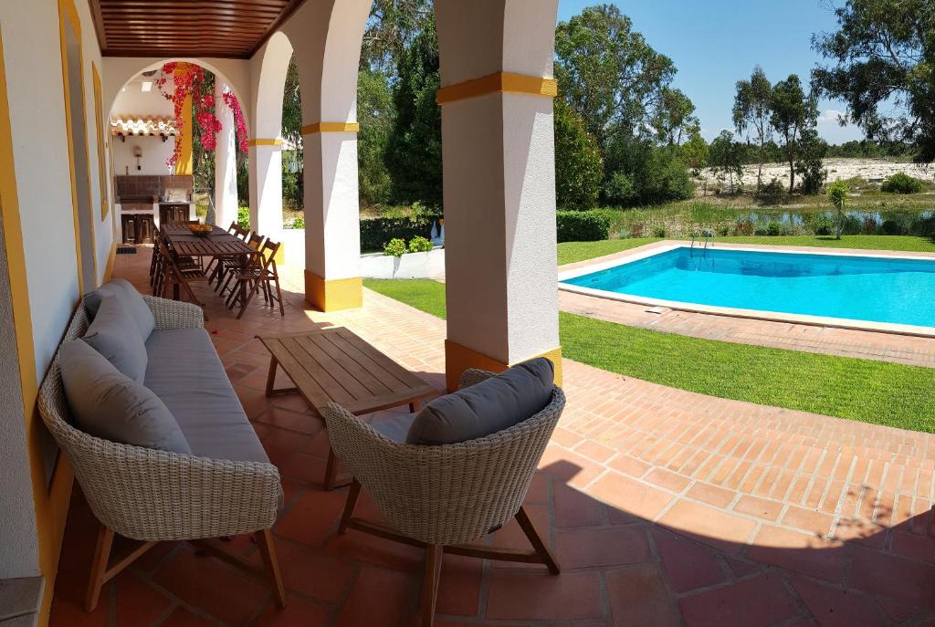 Carvalhal House | Villa Sequoia - Beach and Lake Private Holidays