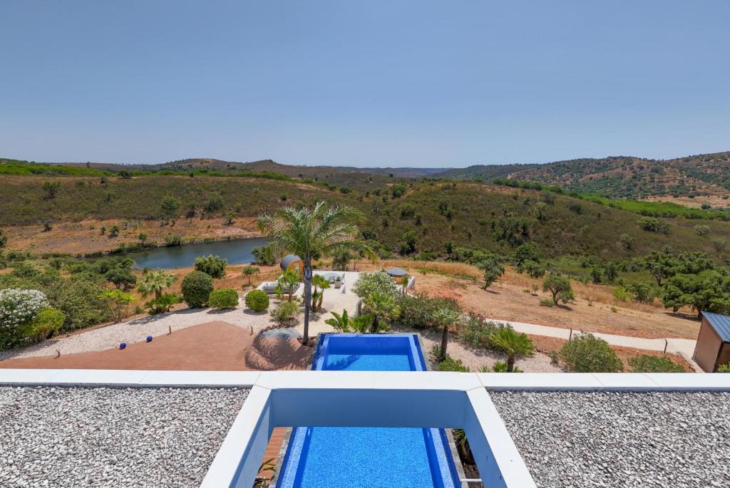 Pincho Villa | Villa Sernadinha - Infinity Pool & Mountain Views