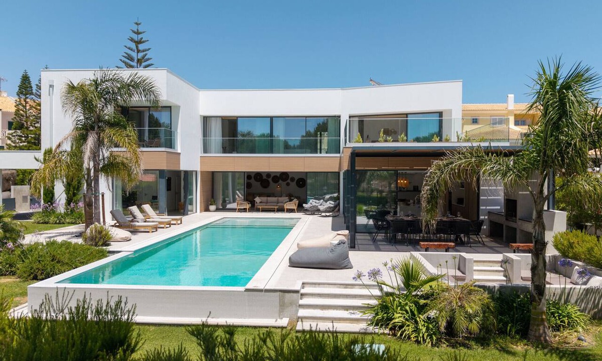 Carvalhal Villa | Villa Shakira - Fabulous villa with swimming pools, 100 m from the beach