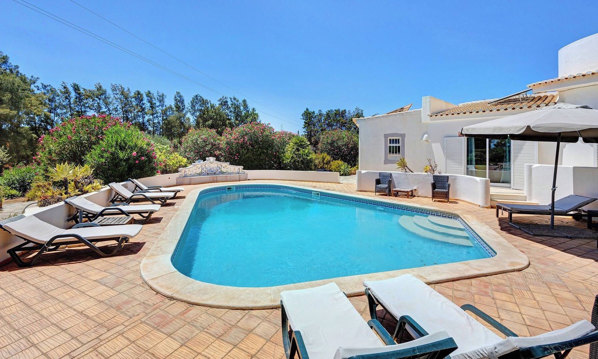 Caramujeira Villa | Villa "Silvia" with Private Pool & Wi-Fi