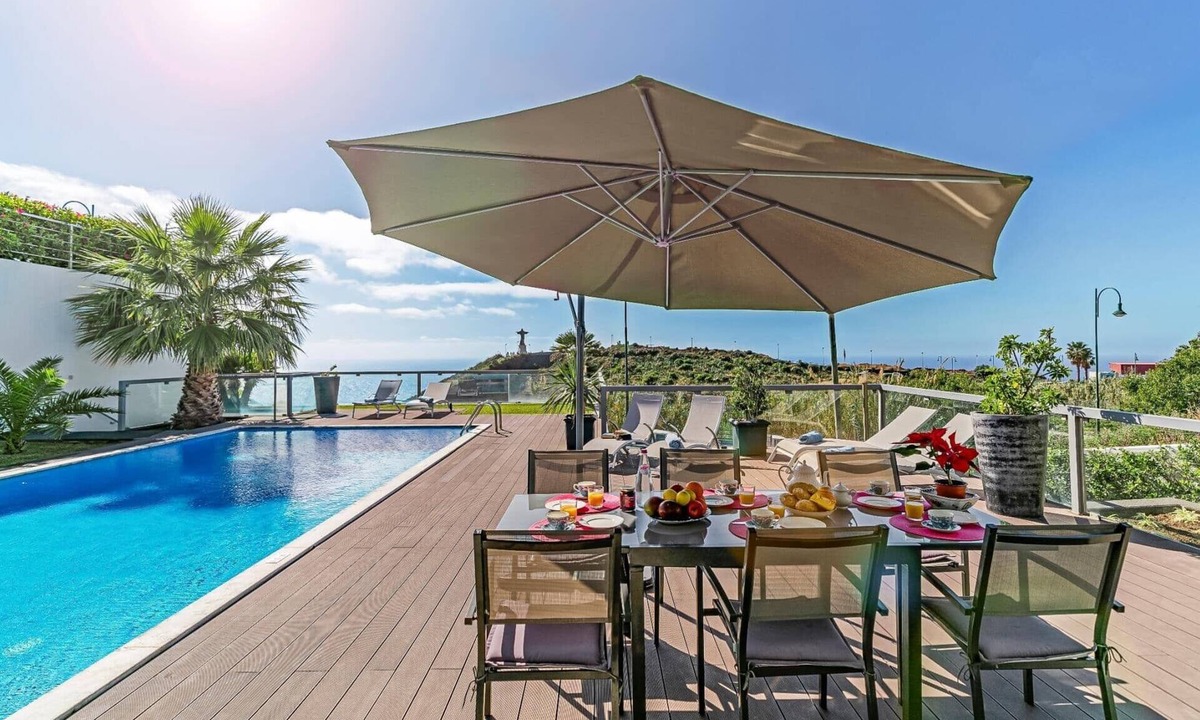 Canico Villa | Villa Sol e Mar Dio by Villa Plus